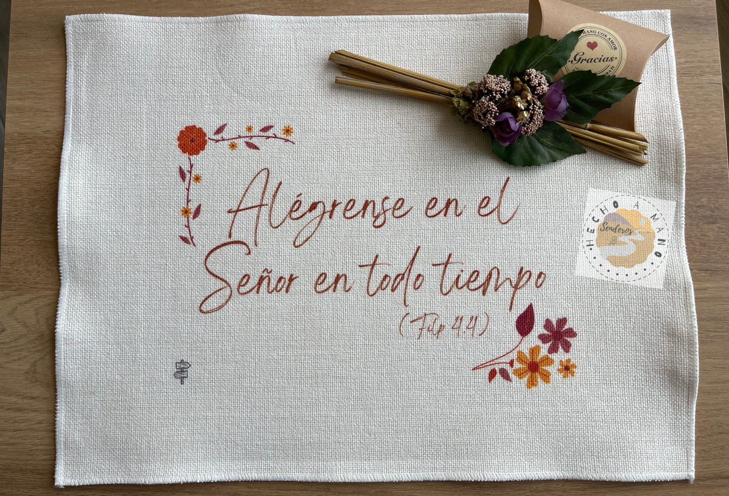 Salva manteles de Simil Lino "Alégrense en el Señor en todo tiempo"