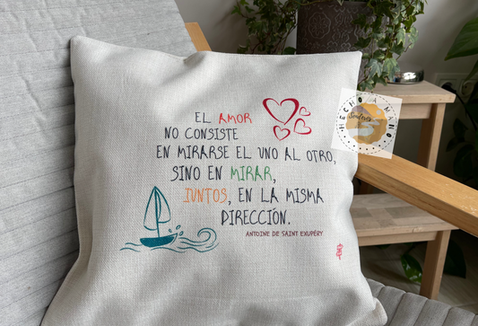 Cojín de Simil Lino "El amor no consiste en mirarse el uno al otro, sino en mirar, juntos, en la misma dirección"