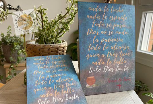 Lamina de Madera "Nada te turbe nada te espante todo se pasa Dios no se muda, la paciencia todo lo alcanza, quien a Dios tiene nada le falta solo Dios basta"