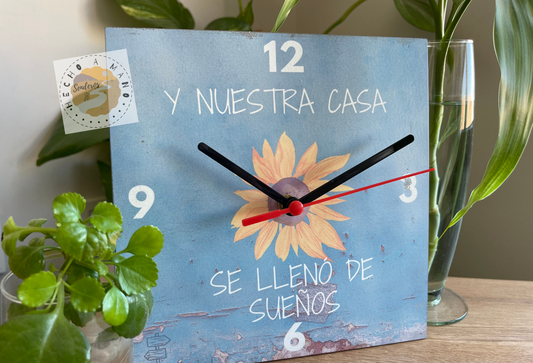 Reloj de pared "Y nuestra casa se llenó de sueños"