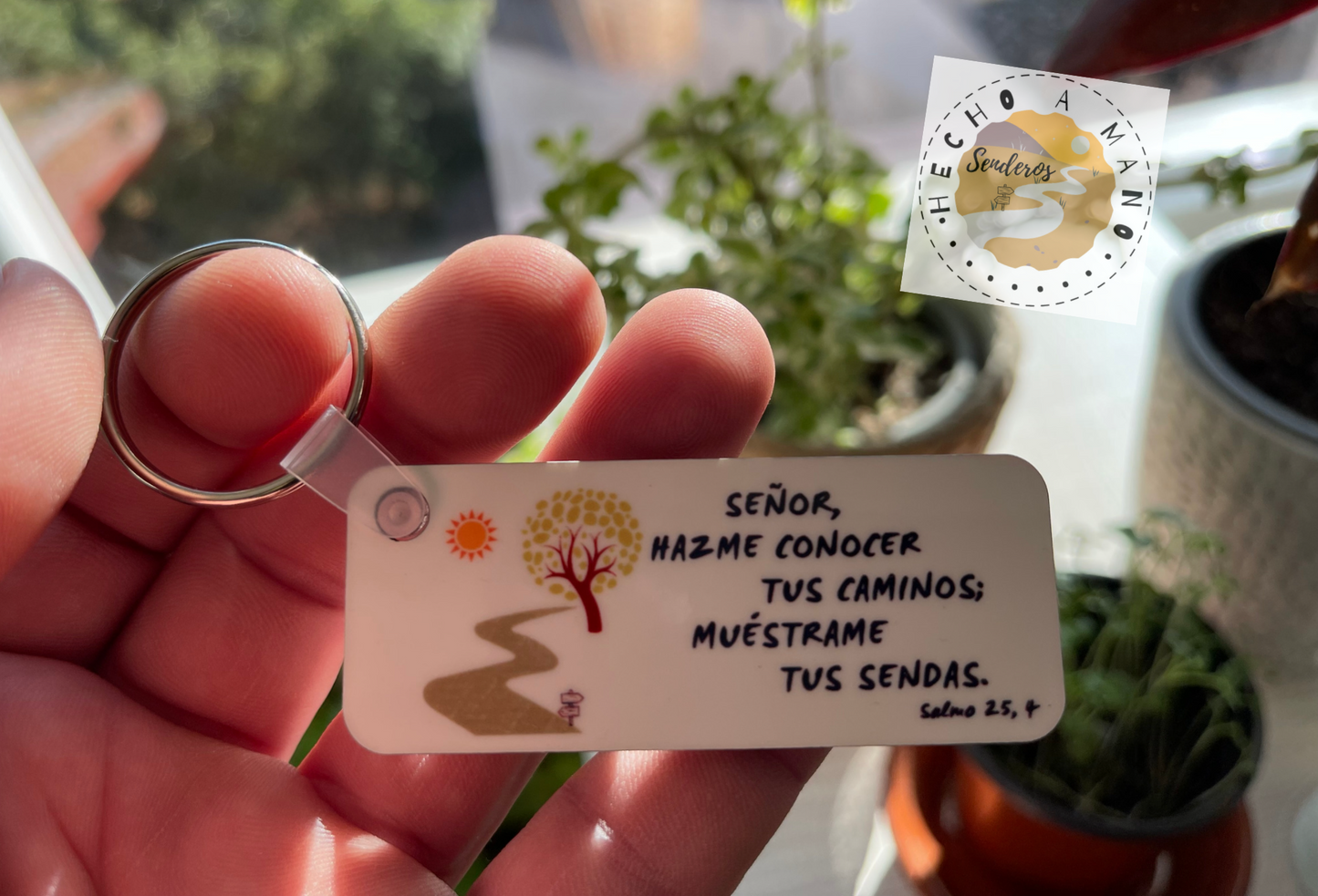 Llavero de madera "Señor hazme conocer tus caminos, muéstrame tus sendas"